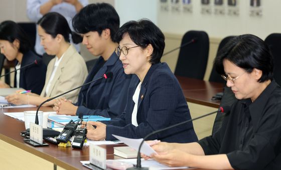 양성평등 전체회의 주재하는 원민경 장관