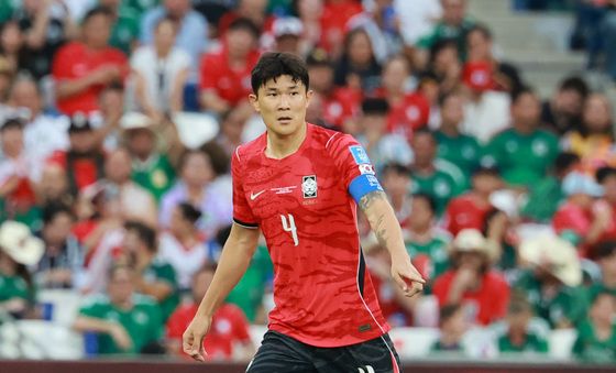 '남아공전' 손흥민 대신 해 주장 완장 찬 김민재