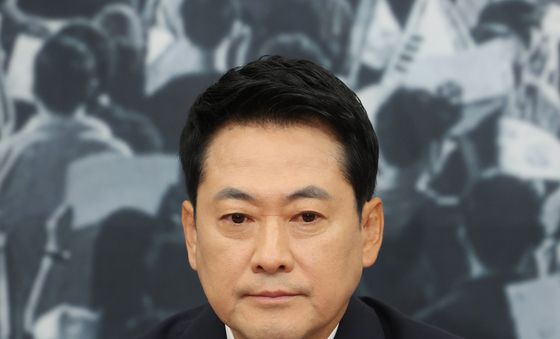 생각에 잠긴 장동혁 대표