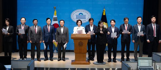 광주전남 제2국가 반도체 클러스터 조성 추진 관련 기자회견하는 국힘 대구경북 의원들