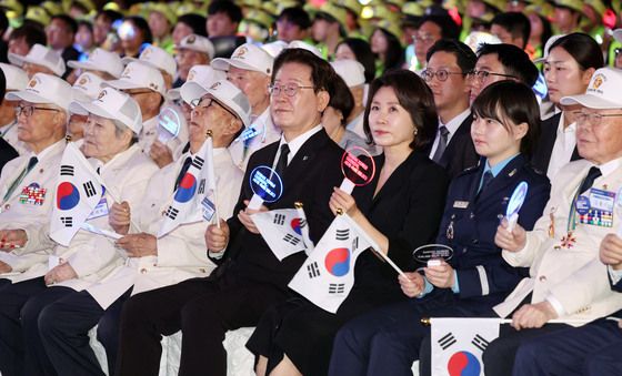기념공연 관람하는 이재명 대통령·김혜경 여사