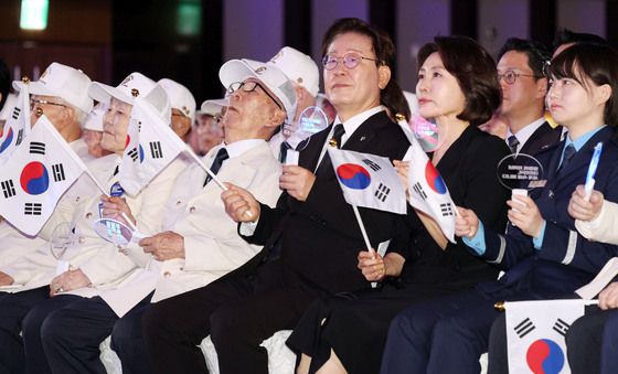 기념공연 관람하는 이재명 대통령·김혜경 여사