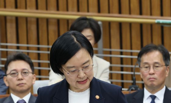 한성숙 총리 후보자, 청문회 출석