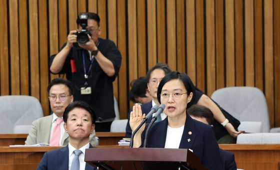 한성숙 총리 후보자, 청문회 선서