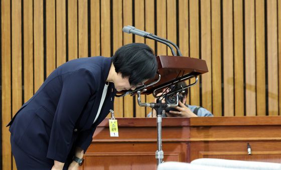 인사하는 한성숙 후보자