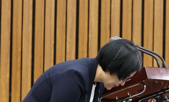 인사하는 한성숙 후보자