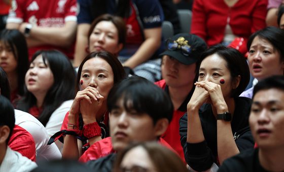 '충격패에 망연자실'
