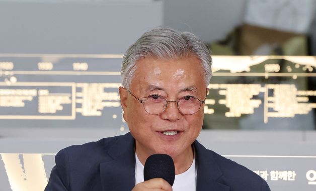 인사말 하는 문재인 전 대통령