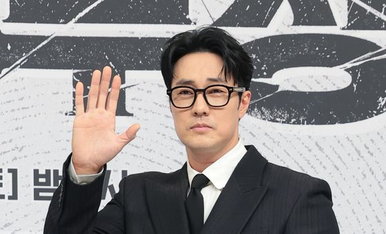 '김부장' 소지섭, 빛나는 손 인사