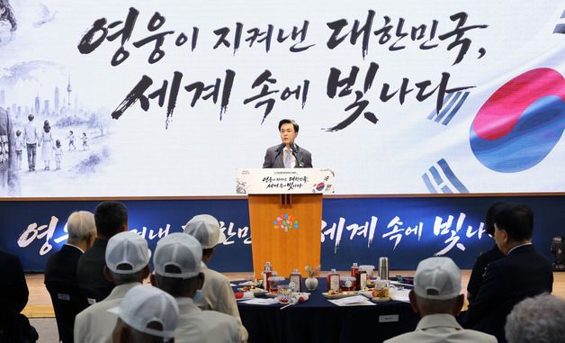 김태흠 “숭고한 희생 잊지 않겠다”