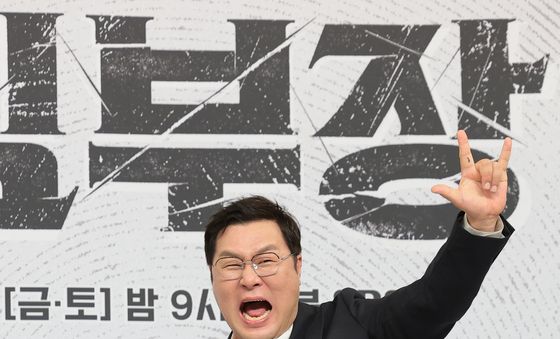 윤경호, 록스피릿이 깔려 있는 액션 연기 기대하세요