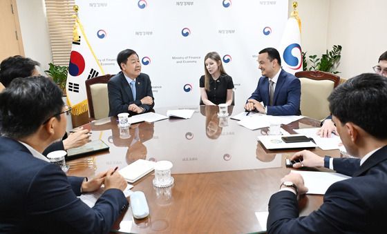 면담하는 구윤철 부총리·우즈벡 투자산업통상부 장관