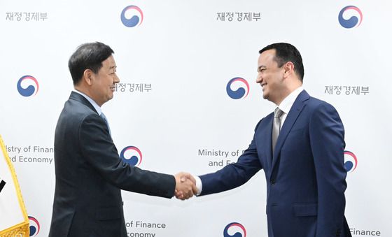 구윤철 부총리·우즈벡 투자산업통상부 장관 '반갑습니다'