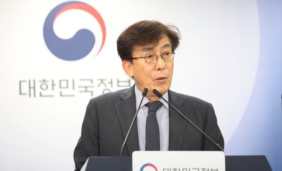 '비수도권 중심으로 간호 ·간병 우선 확대'