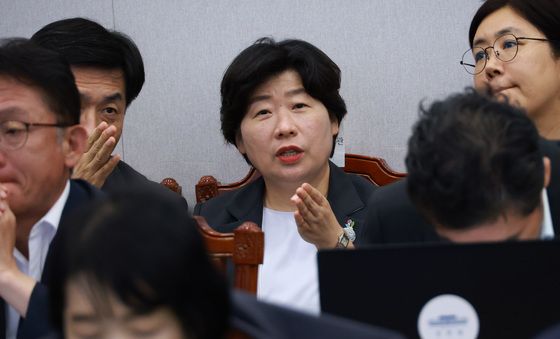 대화 나누는 박지영 사법제도비서관