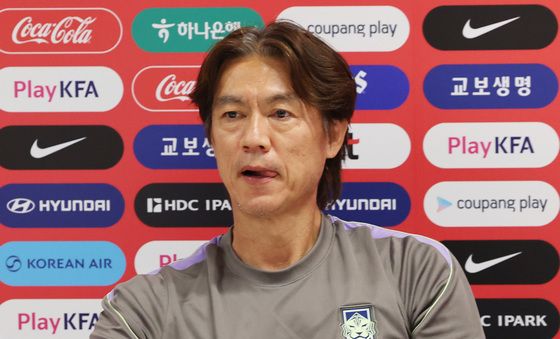 홍명보 감독 '입술이 바싹'
