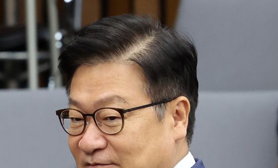 회의 참석하는 정점식 원내대표
