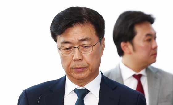 굳은 표정의 홍장원 전 국정원 1차장