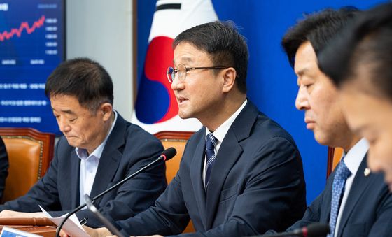모두 발언하는 한병도 민주당 대표 직무대행 겸 원내대표