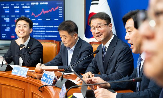 미소 짓는 한병도 민주당 대표 직무대행 겸 원내대표