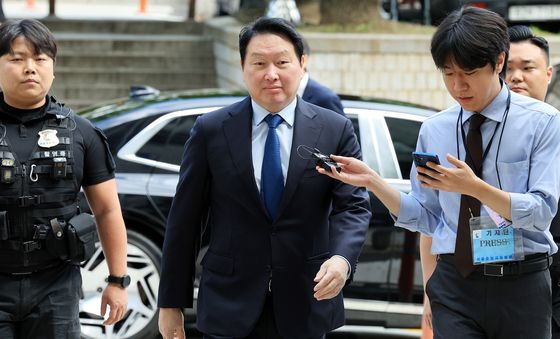 고등법원으로 출석하는 최태원 회장