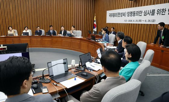 與·野, 한성숙 후보자 부동산 문제로 설전