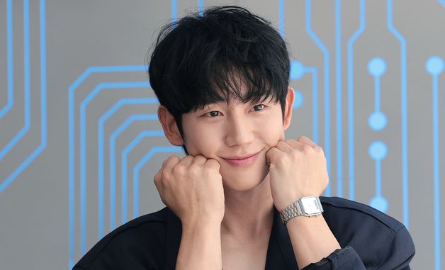 정해인, 사랑스러운 국민 연하남
