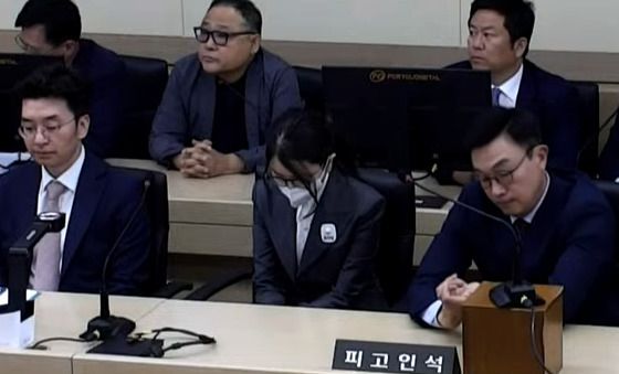 고개숙인 김건희 여사