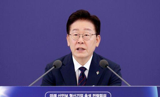 '신안보 전략회의'서 발언하는 이재명 대통령