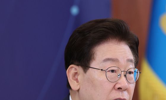 이재명 대통령, '신안보 전략회의' 주재