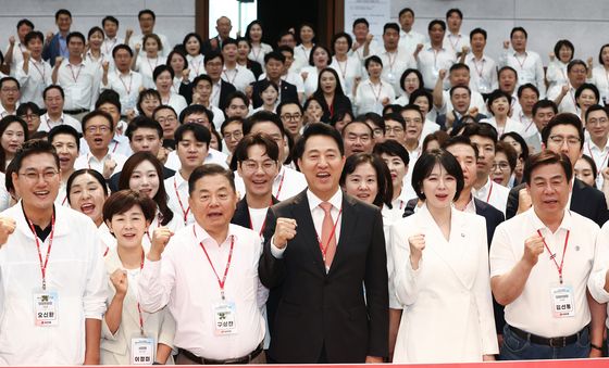 오세훈 시장, 국민의힘 서울시당 지방선거 당선자들과 함께