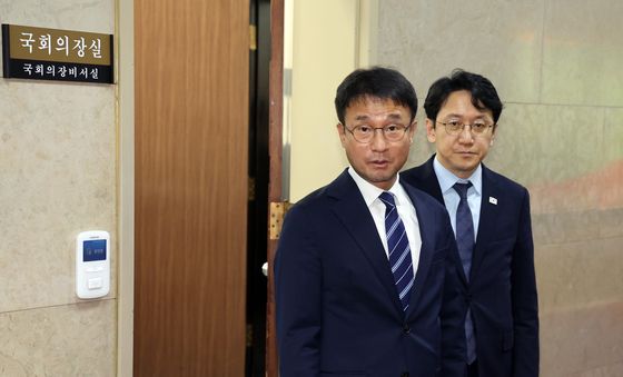 취재진 질문에 답하는 한병도 원내대표