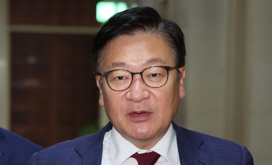 회동 마치고 취재진 질문에 답하는 정점식 원내대표