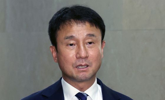 취재진 질문에 답하는 한병도 원내대표