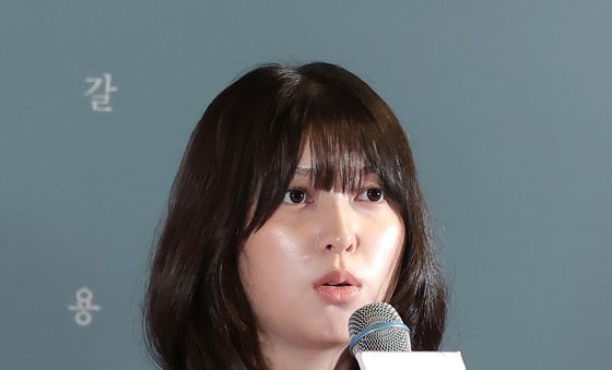 인사말 하는 안서현