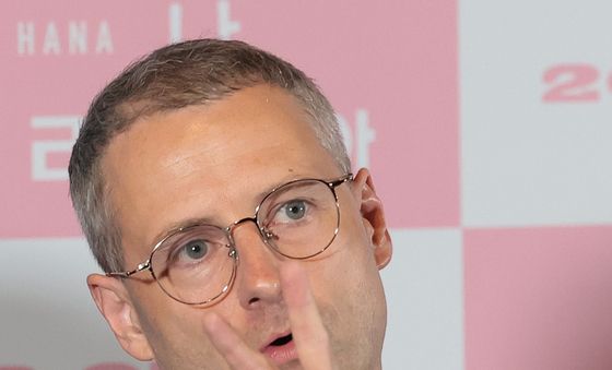 '하나 코리아' 메가폰 잡은 프레드릭 쇨베르 감독