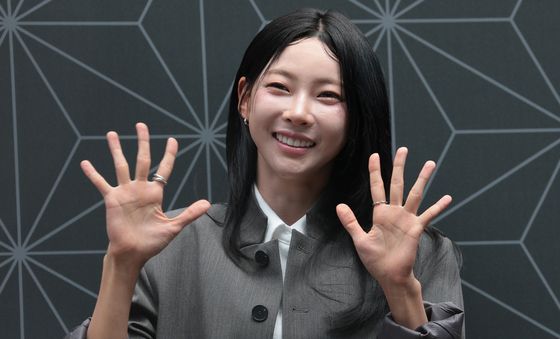 김민지, 육상카리나의 사랑스러운 인사