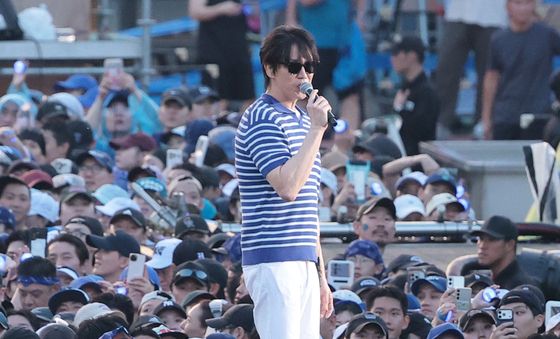 성시경, 싸이 훔뻑쇼 특별 게스트