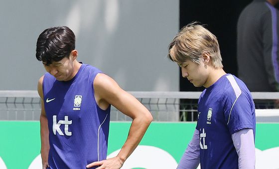 손흥민·이강인 '32강 결과 기다리며'