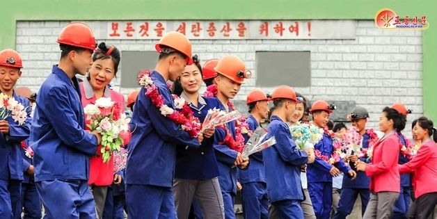 北 탄광 종사자들, 탄광마을 '현대적' 개변 소식에 '감격'