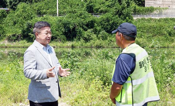 윤호중 장관, 여름철 물놀이 안전시설 불시 점검