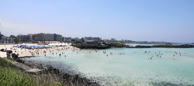 제주 함덕해수욕장 개장 후 첫 주말