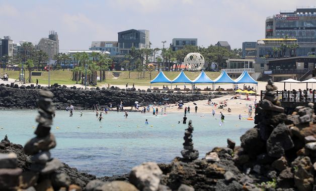 제주 함덕해수욕장 개장 후 첫 주말