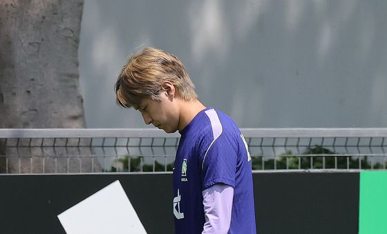 이강인 '무거운 발걸음'