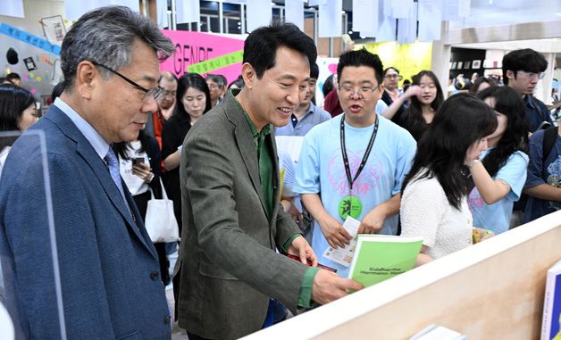 서울국제도서전 찾은 오세훈 서울시장