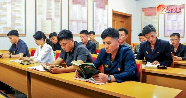 北, 강계목재가공공장 조명…김정은 업적 학습 강조