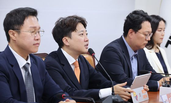 발언하는 이준석 대표