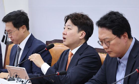 모두발언하는 이준석 대표