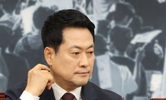 생각에 잠긴 장동혁 대표