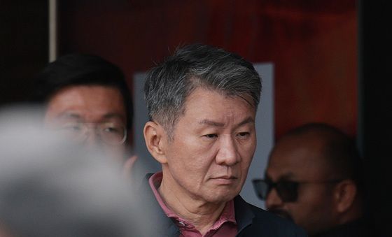 침통한 표정의 정몽규 회장